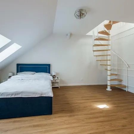 Czwarte Pietro * 格丁尼亚