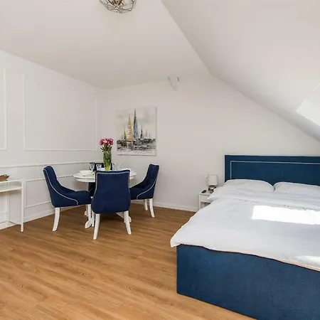 Czwarte Pietro 公寓 *